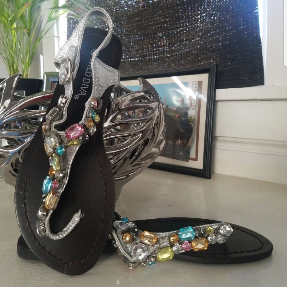 💎❤ Silver Sandals w/ Rhinestones ❤💎 NIB - 6